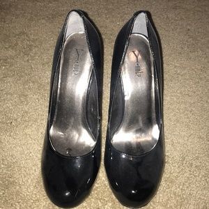Black high heels, size 8!